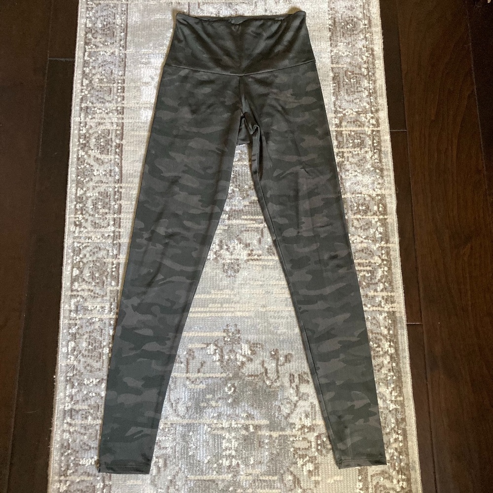 Onzie Flow Sz XS Green Camo Leggings Yoga Running